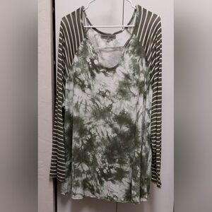 Absolutely Famous Green Tie Dye & Striped Top Size 3X Boho Casual Knit Keyhole